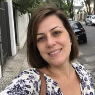 Retrato fictício de Cláudia Rezende para demonstração